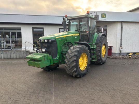 John Deere 8320