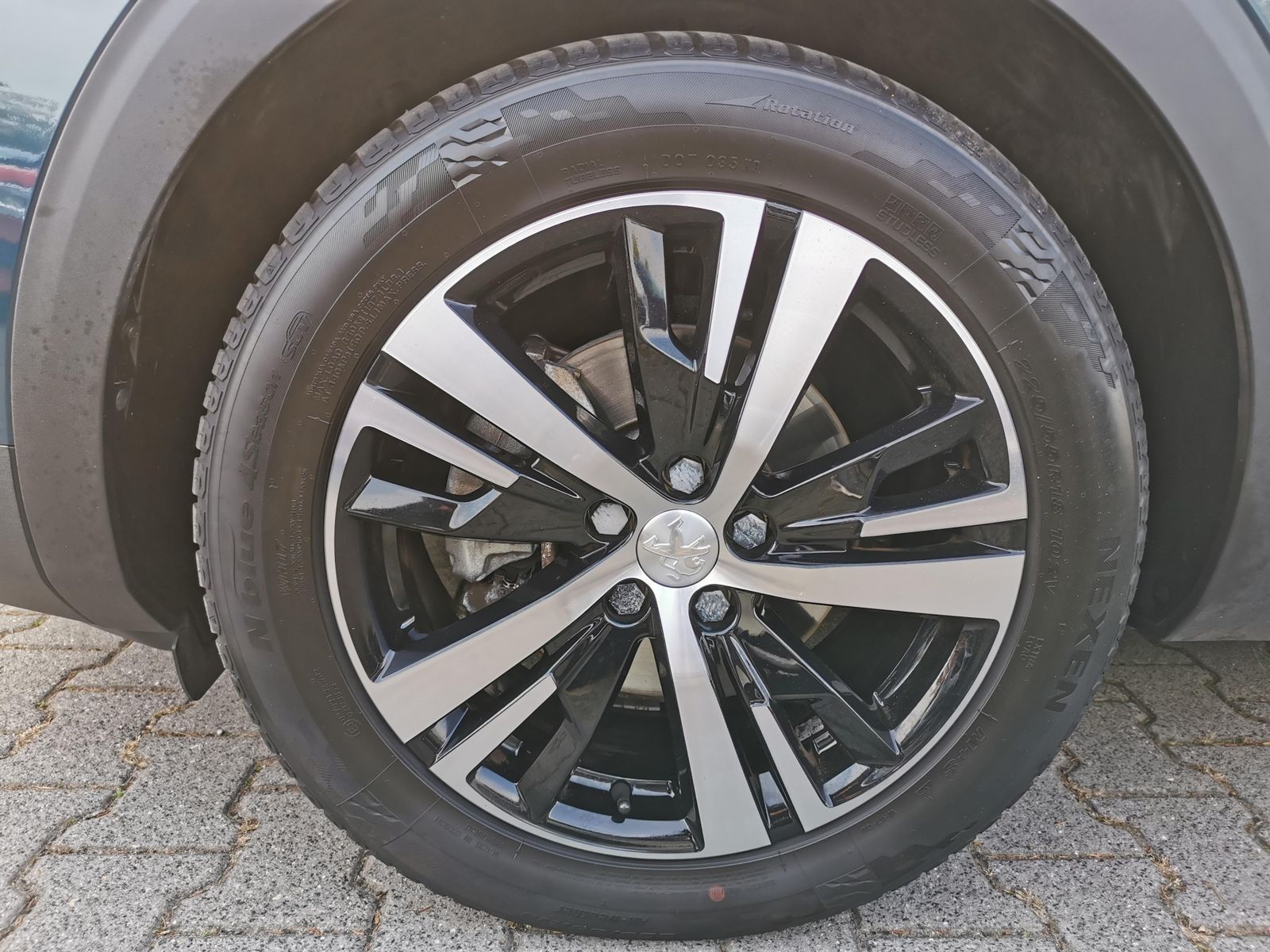 Fahrzeugabbildung Peugeot 3008 1.2 PureTech 130 GT