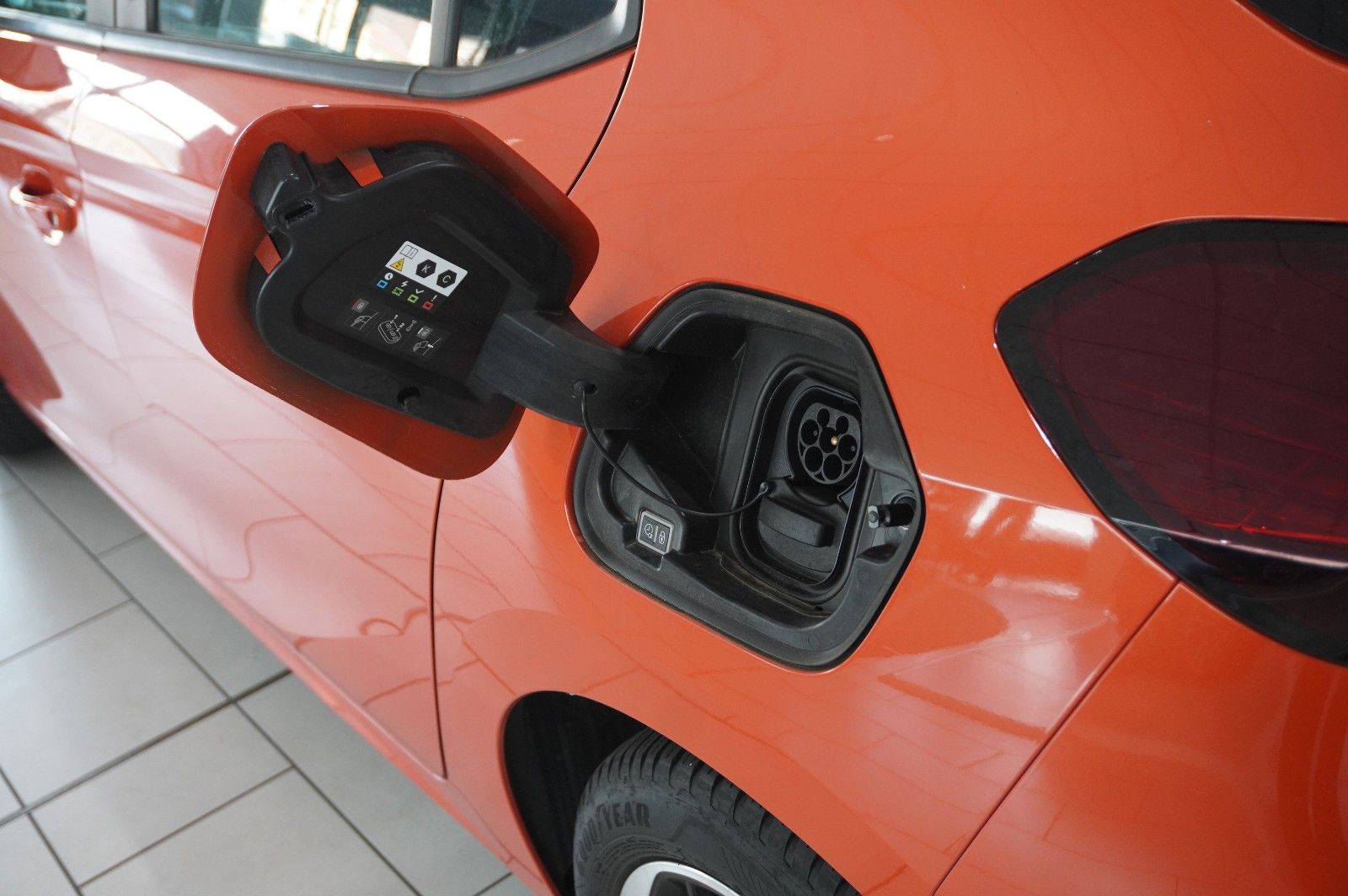 Fahrzeugabbildung Opel Corsa-e F EDITION 7KW NAVI/VIRT/TEMP/DAB/WÄRMEP.