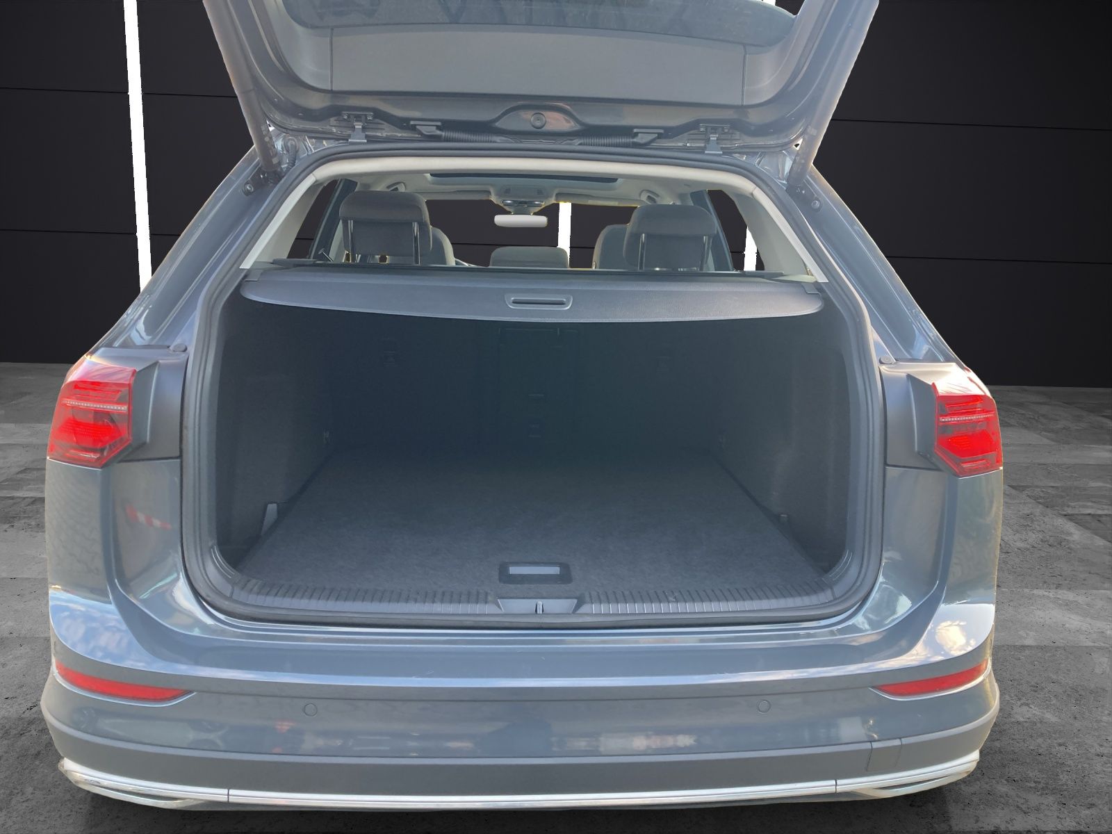 Fahrzeugabbildung Volkswagen Golf VIII Variant Alltrack TDI DSG 4M MATRIX NAV