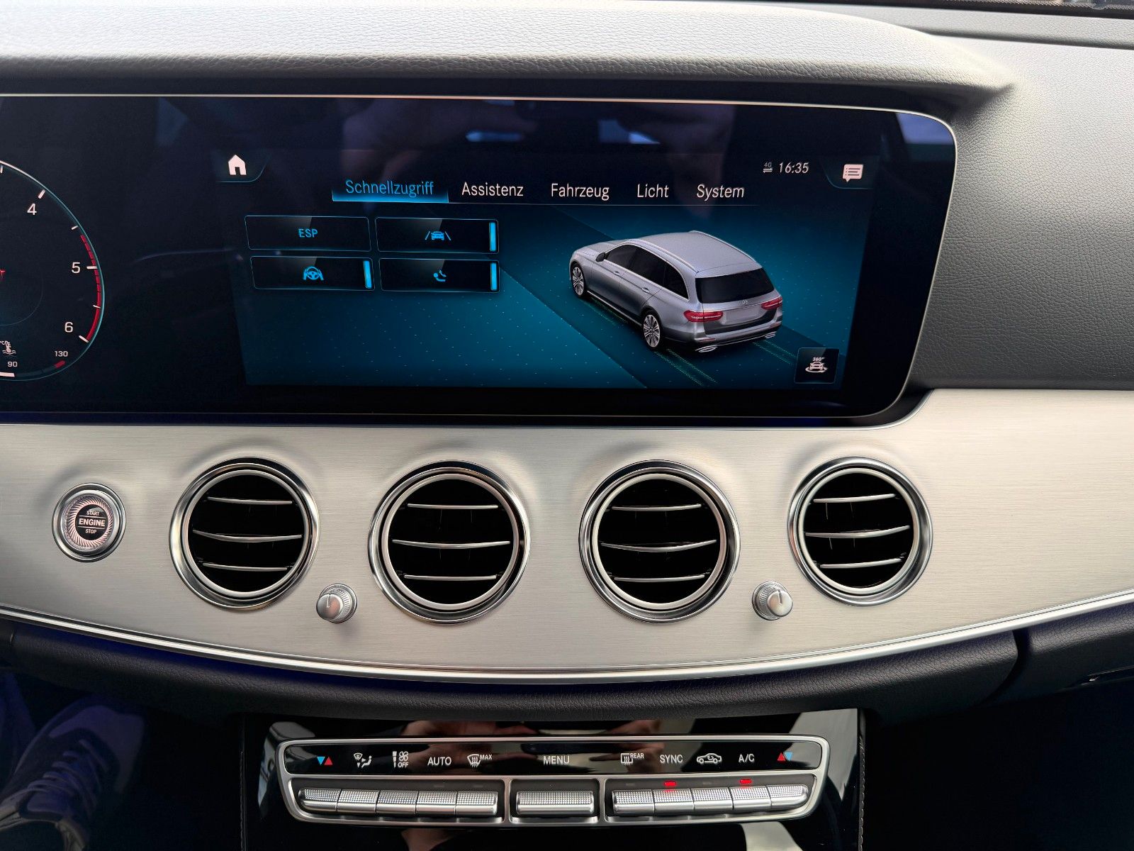 Fahrzeugabbildung Mercedes-Benz E 200d T Avantgarde+Pano+Distr+AHK+360