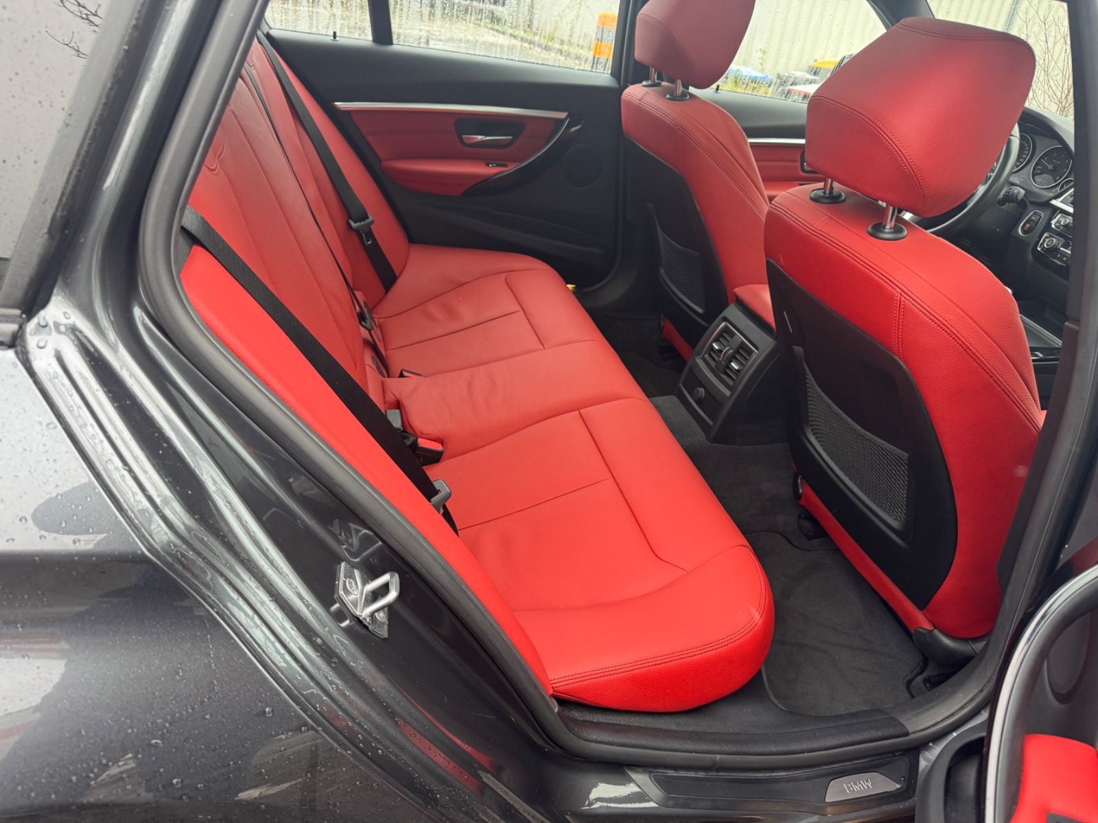 Fahrzeugabbildung BMW 330 xDrive Sport Line erst37000km+Panorama+HUD