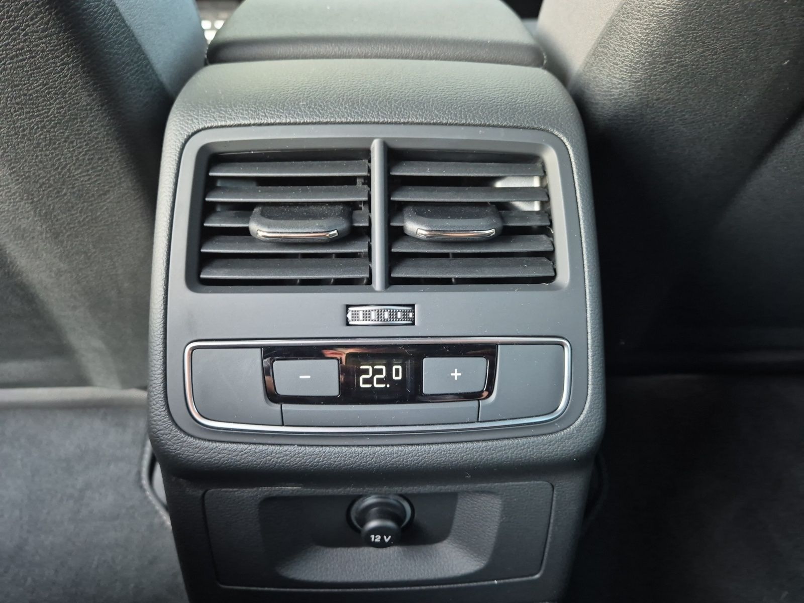 Fahrzeugabbildung Audi A4 Avant 40 TDI quattro S-line S-tronic Matrix A