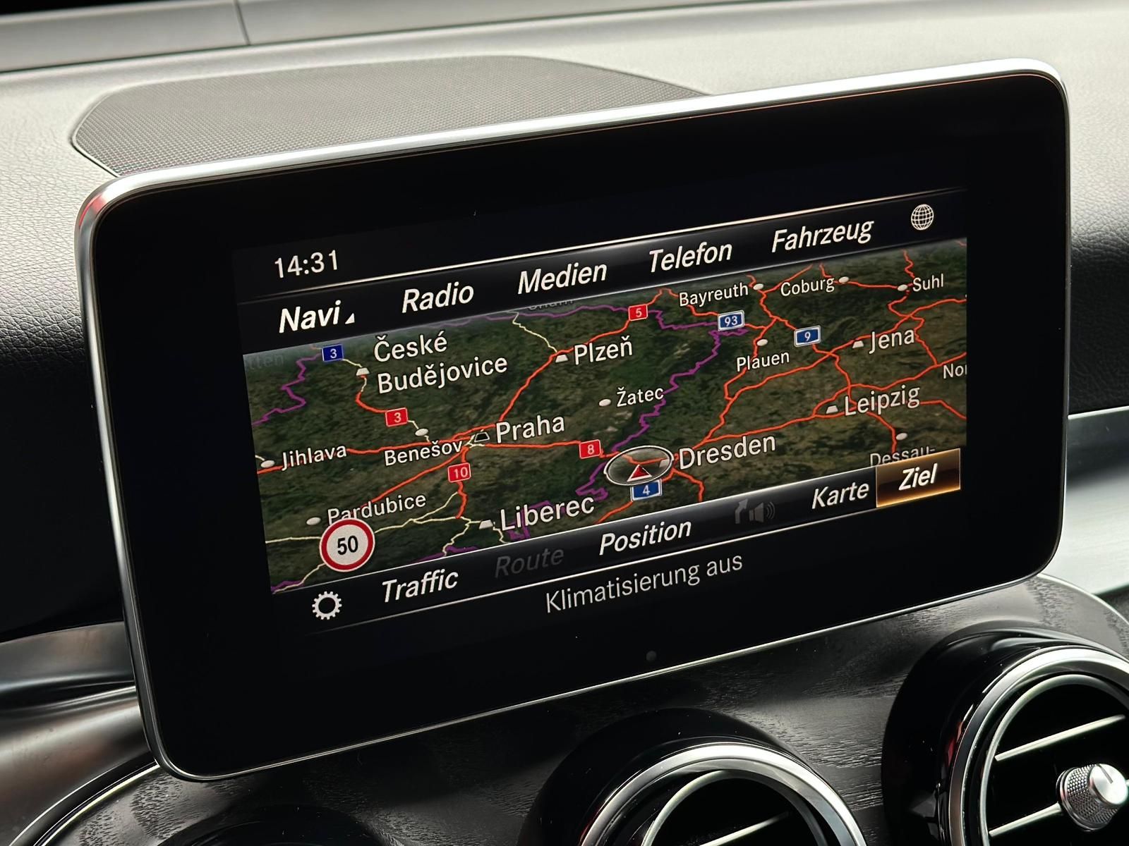 MERCEDES-BENZ GLC 300 AMG 4MATIC* LED#AHK#TEMPO#SPUR#NAVI#SHZ - Image 12