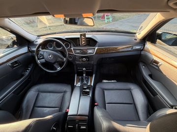 Mercedes E 200 - 12