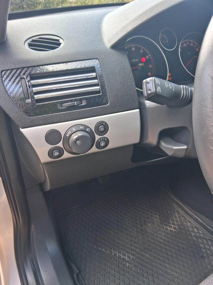 Opel Astra 2009 — photo 11