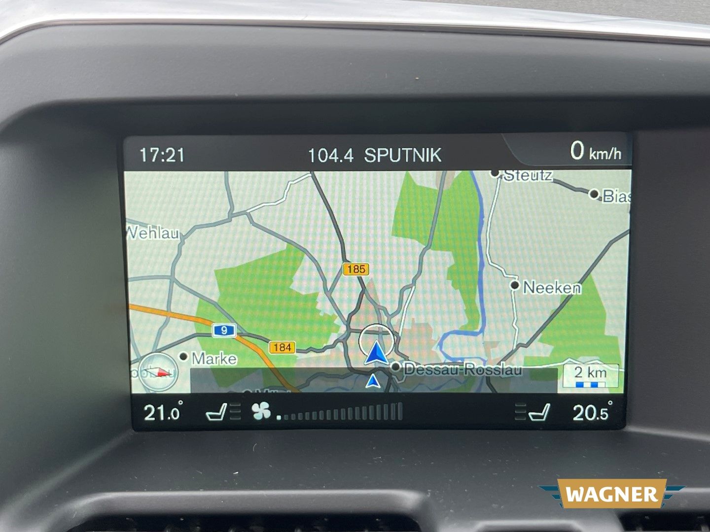Fahrzeugabbildung Volvo XC60 Momentum 2WD Bi-Xenon SHZ 1-Hand