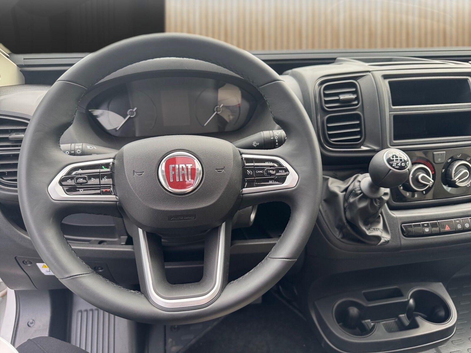 Fahrzeugabbildung Karmann Dexter DE 580 140 PS / Concept Paket