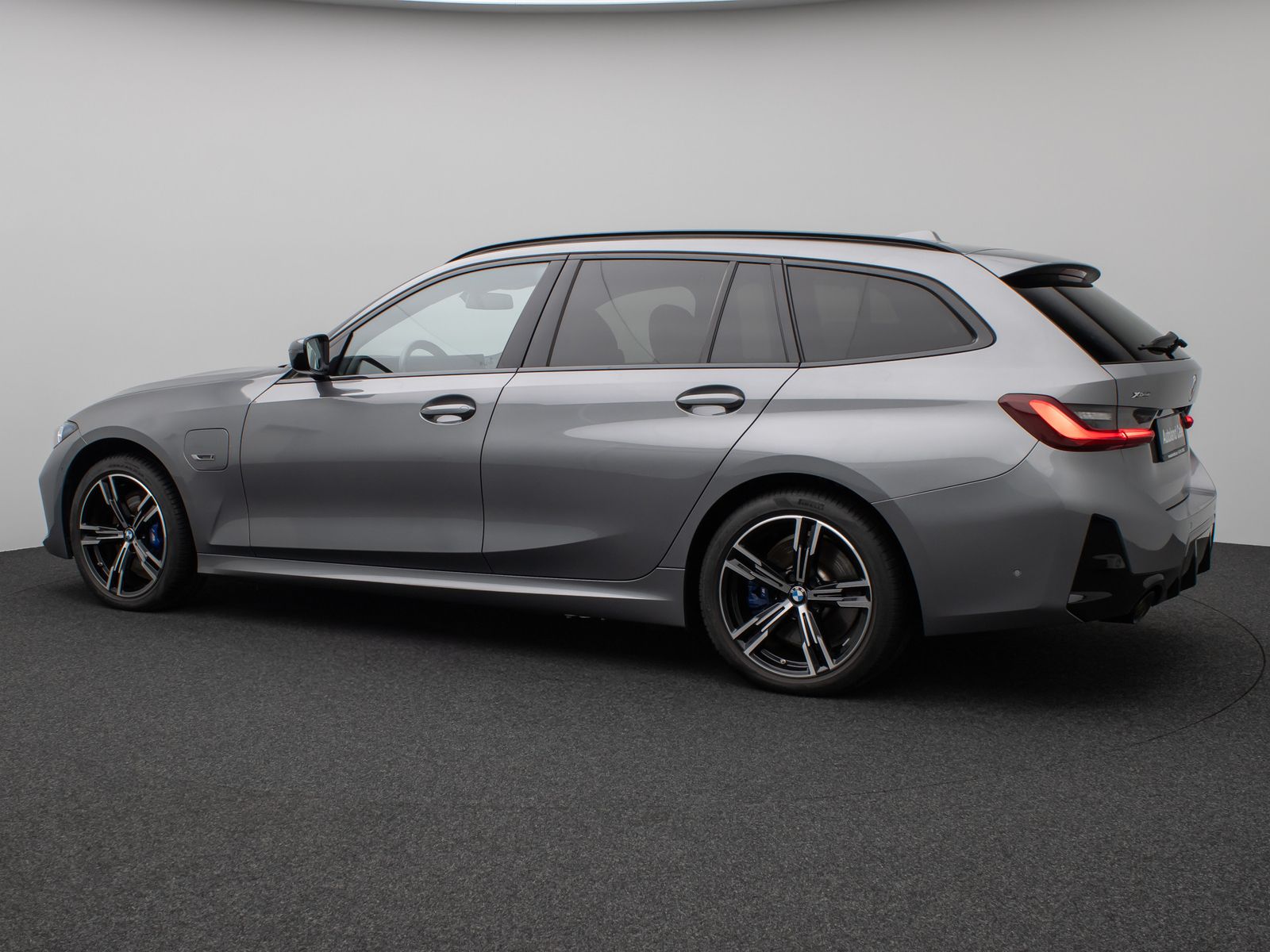 Fahrzeugabbildung BMW 330e xD M Sport Pro Panorama Kamera HUD DAB H/K