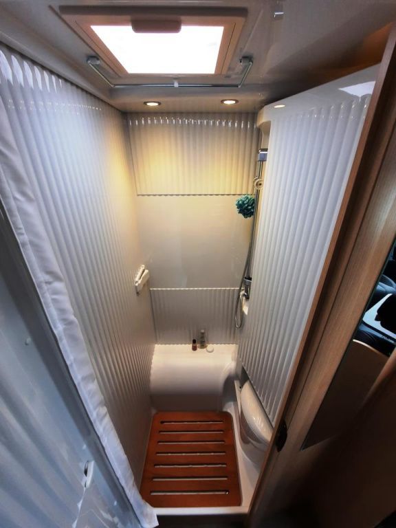 Fahrzeug Übersicht 17 Fahrzeugabbildung Sunlight V 69 Verfüg./Sparen Sie 8.777,- €