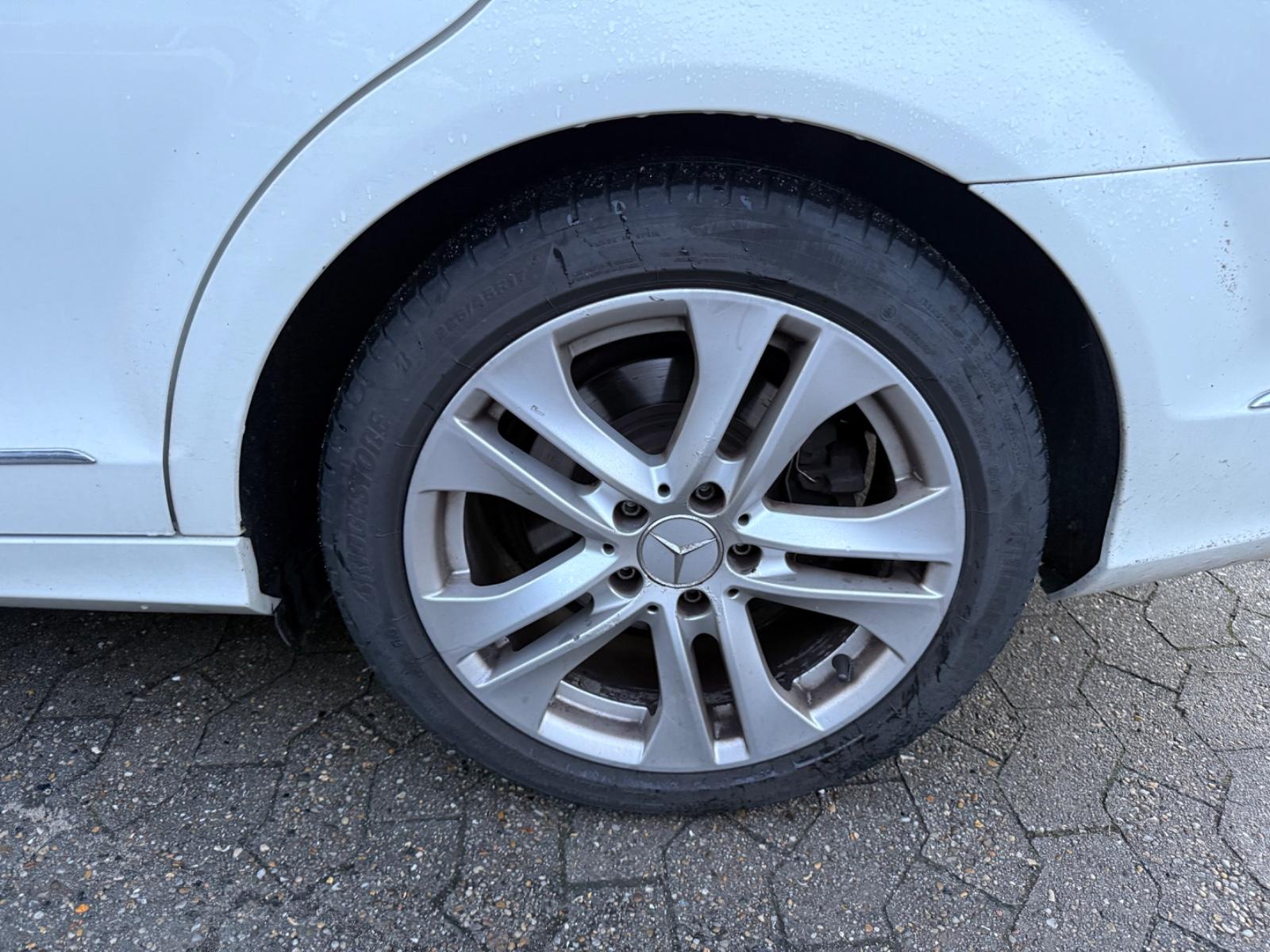 Mercedes-Benz C220 2011 — photo 10