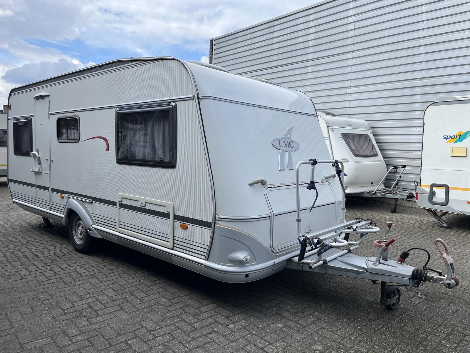 LMC 520 RHD Favorit met Mover