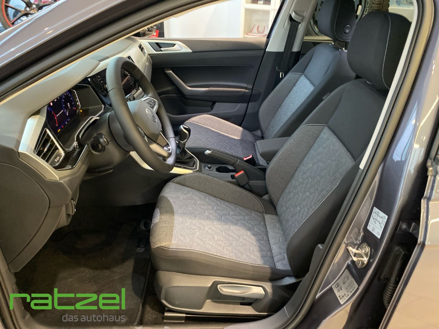 Fahrzeugabbildung Volkswagen Polo MOVE 1.0 TSI SHZ+PDC+Kamera+LED+AppConnect