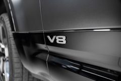 Defender V8 Carpathian Edition GREY/BLACK 2023