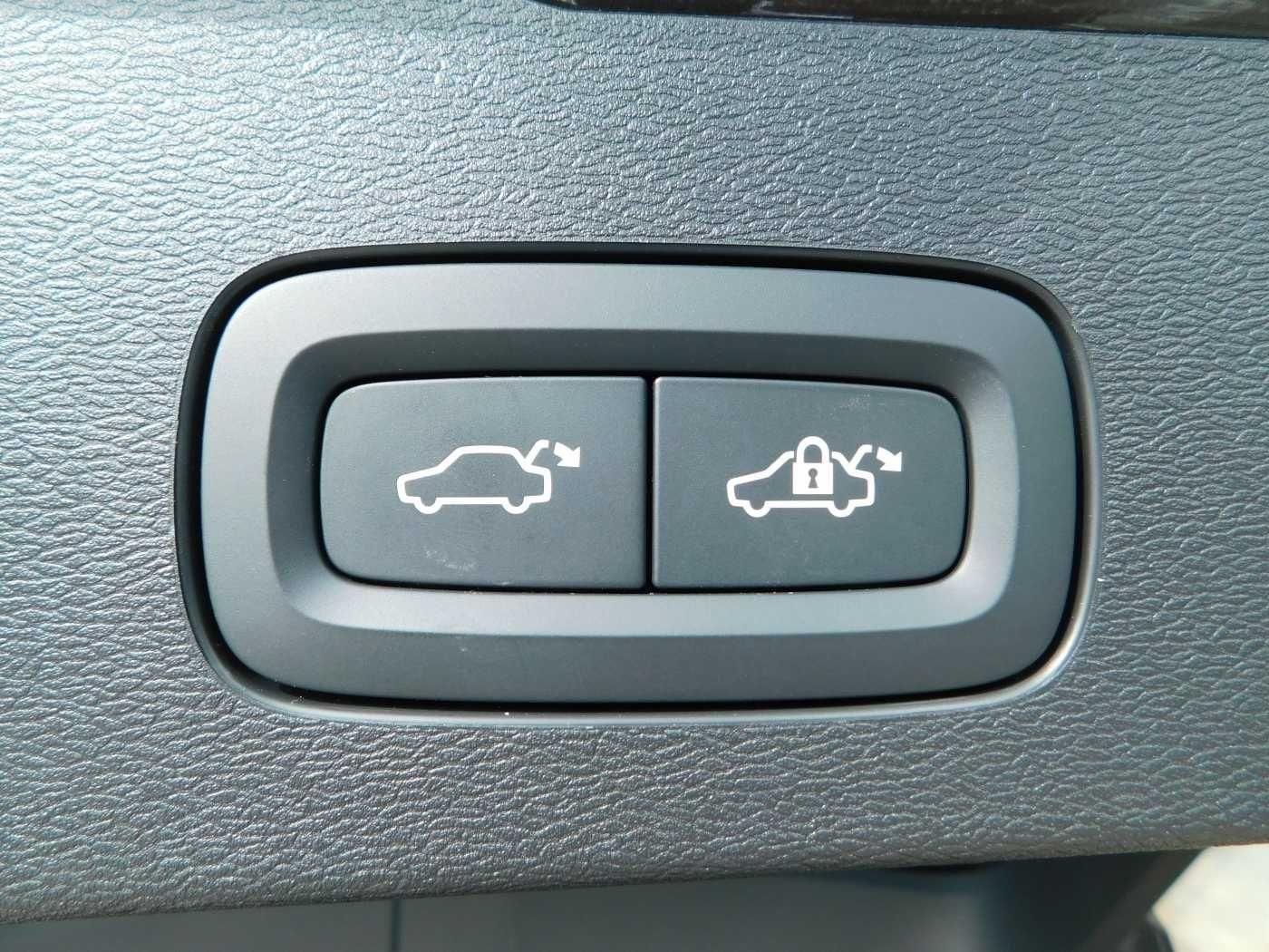 Fahrzeugabbildung Volvo V60 T6 Recharge AWD Ultra Dark