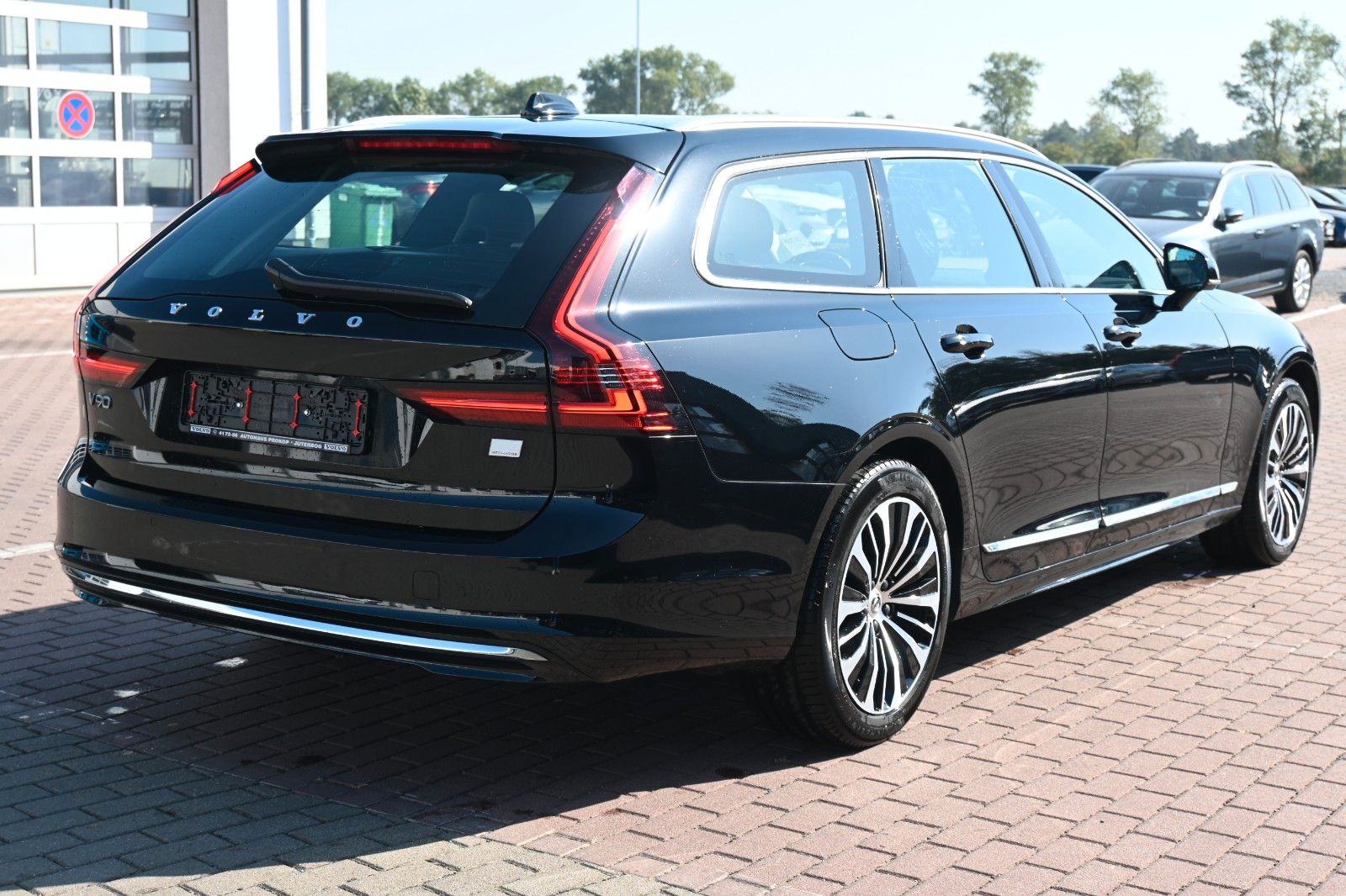 Fahrzeugabbildung Volvo V90 T6 PHEV AWD  Core Bright*AHK*Voll LED*Alarm*