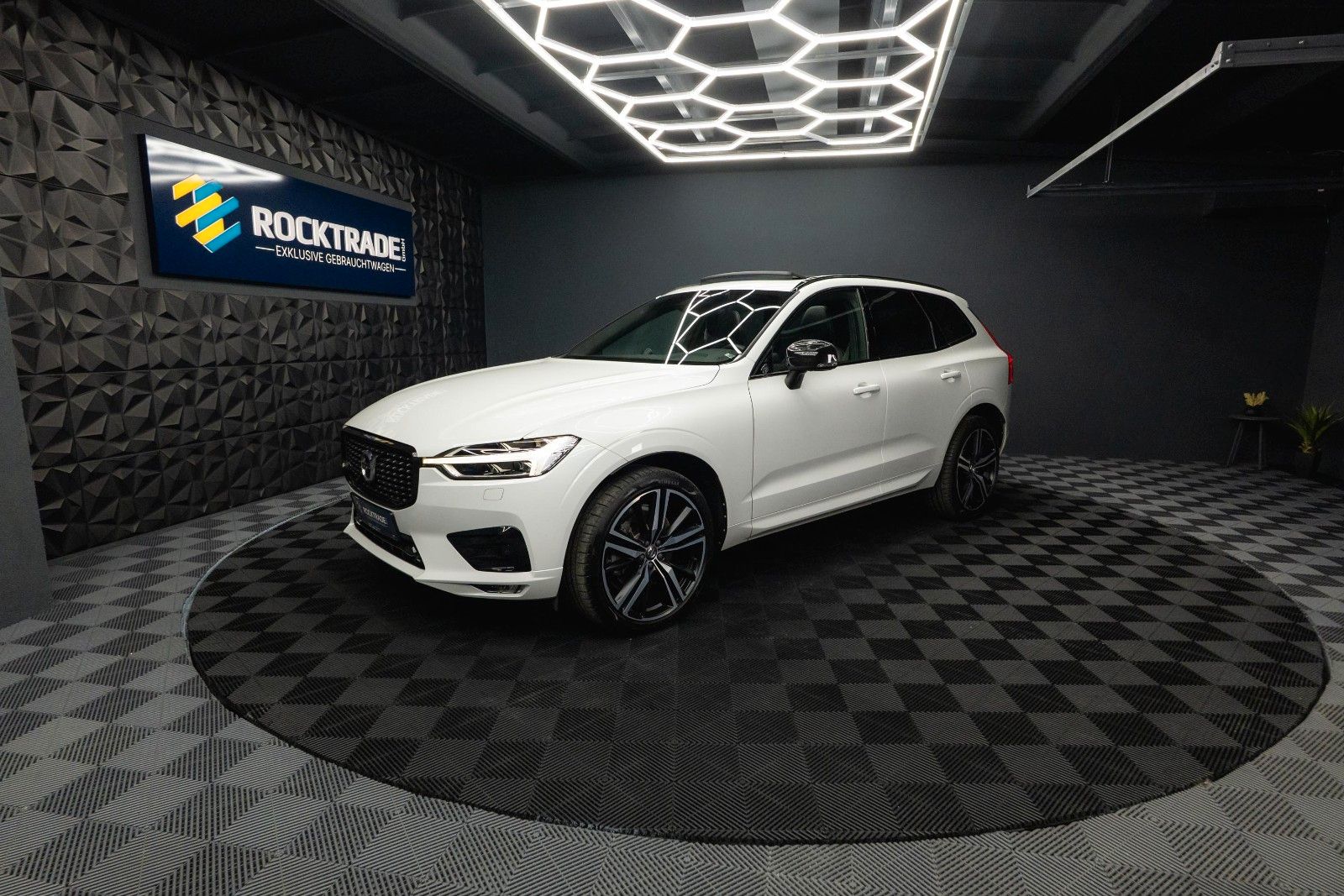 Fahrzeugabbildung Volvo XC60 R Design AWD | ACC | Pano | B&W | LED | 21`