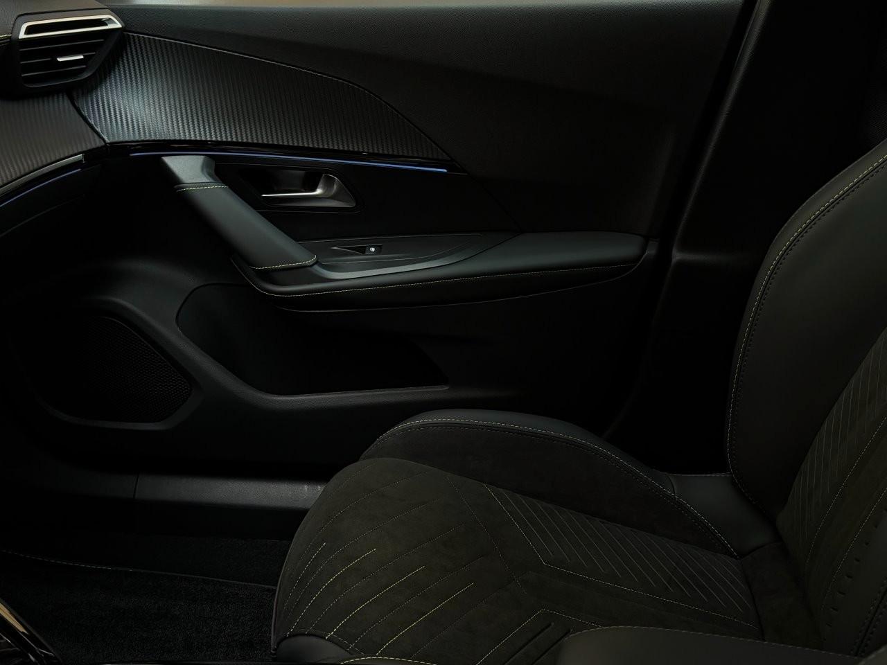 Peugeot 2008 Hybrid 145 GT Exclusive |Schiebedach | 360°