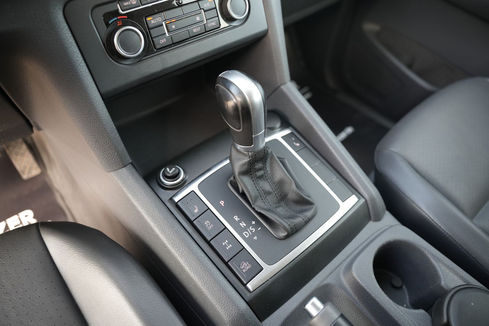 Fahrzeugabbildung Volkswagen Amarok DoubleCab/NAVI/KAMERA/AUTOM/LEDER