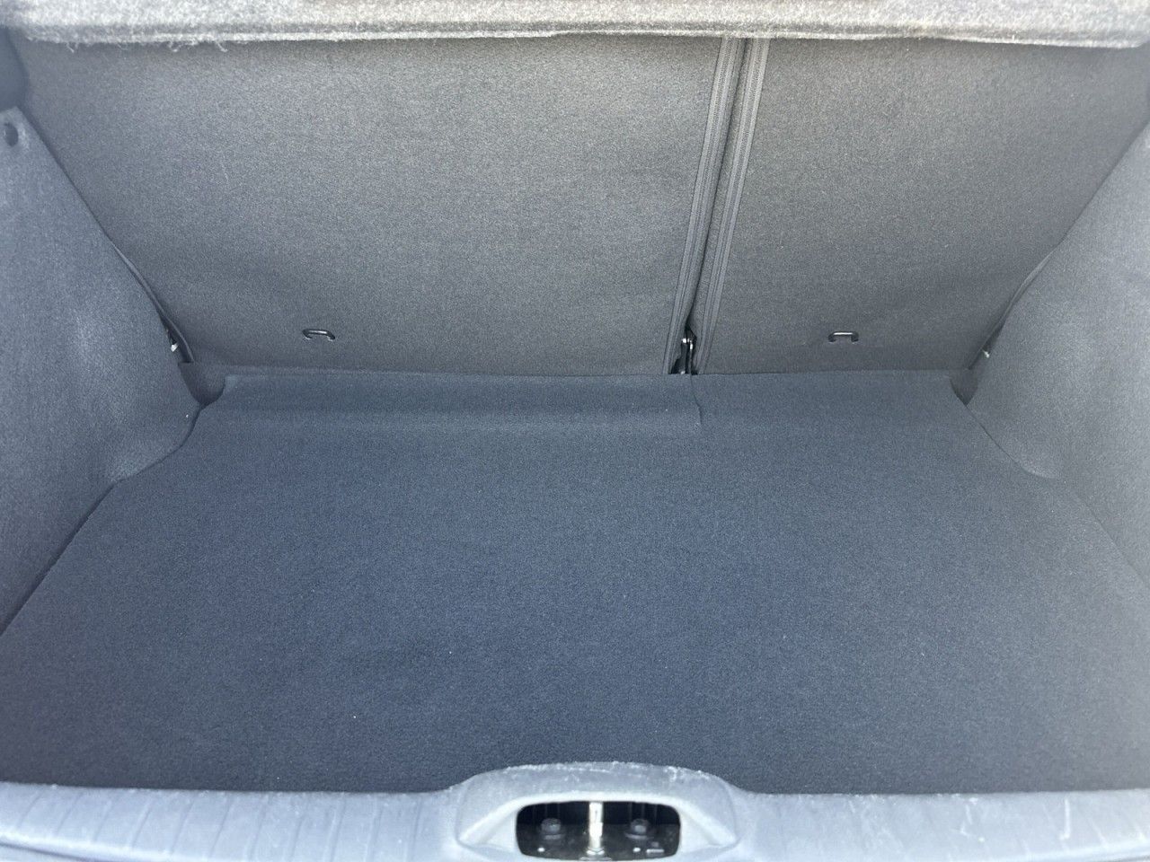 Fahrzeugabbildung Peugeot 208 PureTech 82 1.2*2Hnd-PDC-E6* - mit KI generiert/bearbeitet