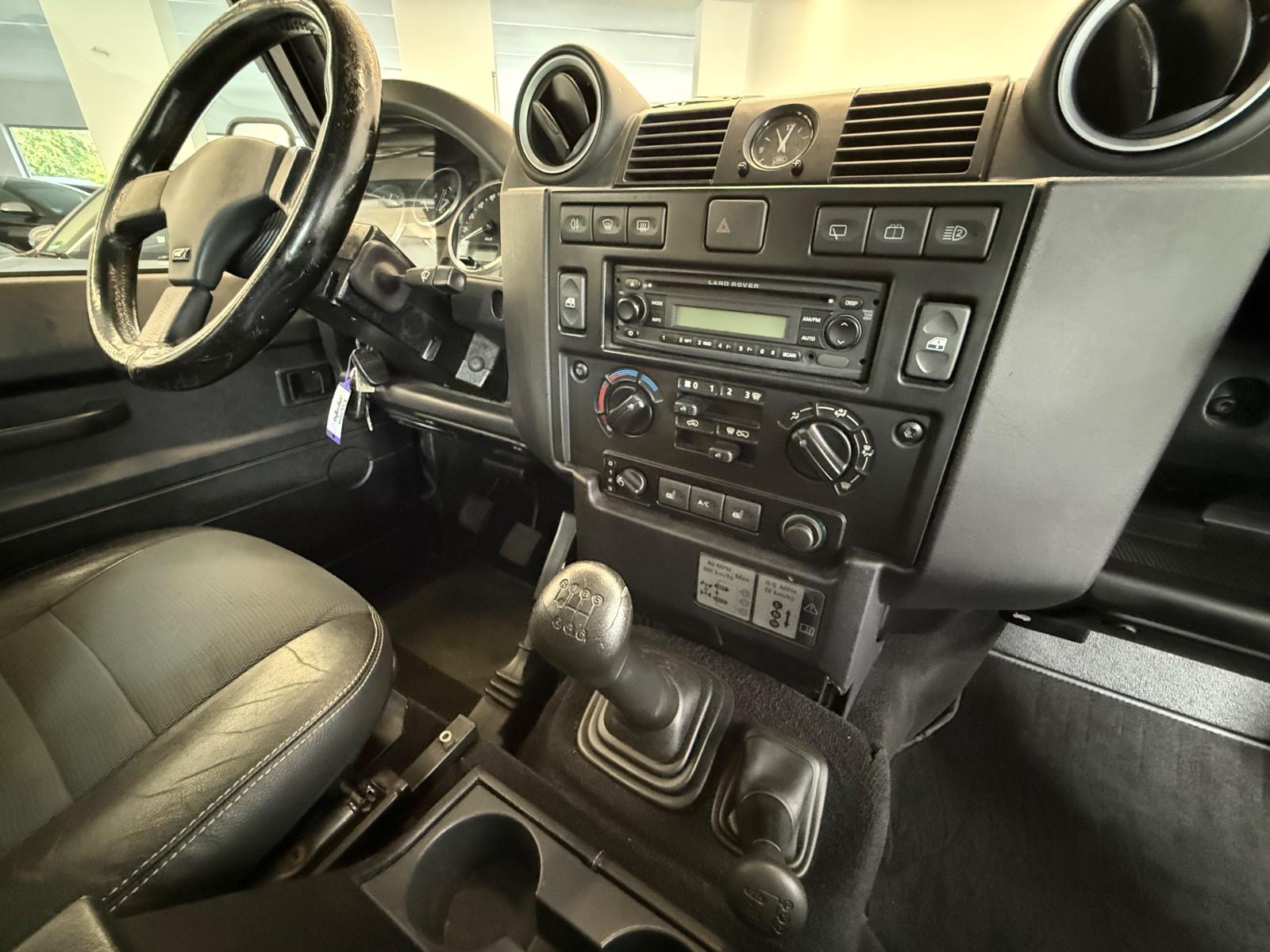 Land Rover Defender 110 SE 122ch - 1 ère main - 7 Places - Climatisation - Attelage