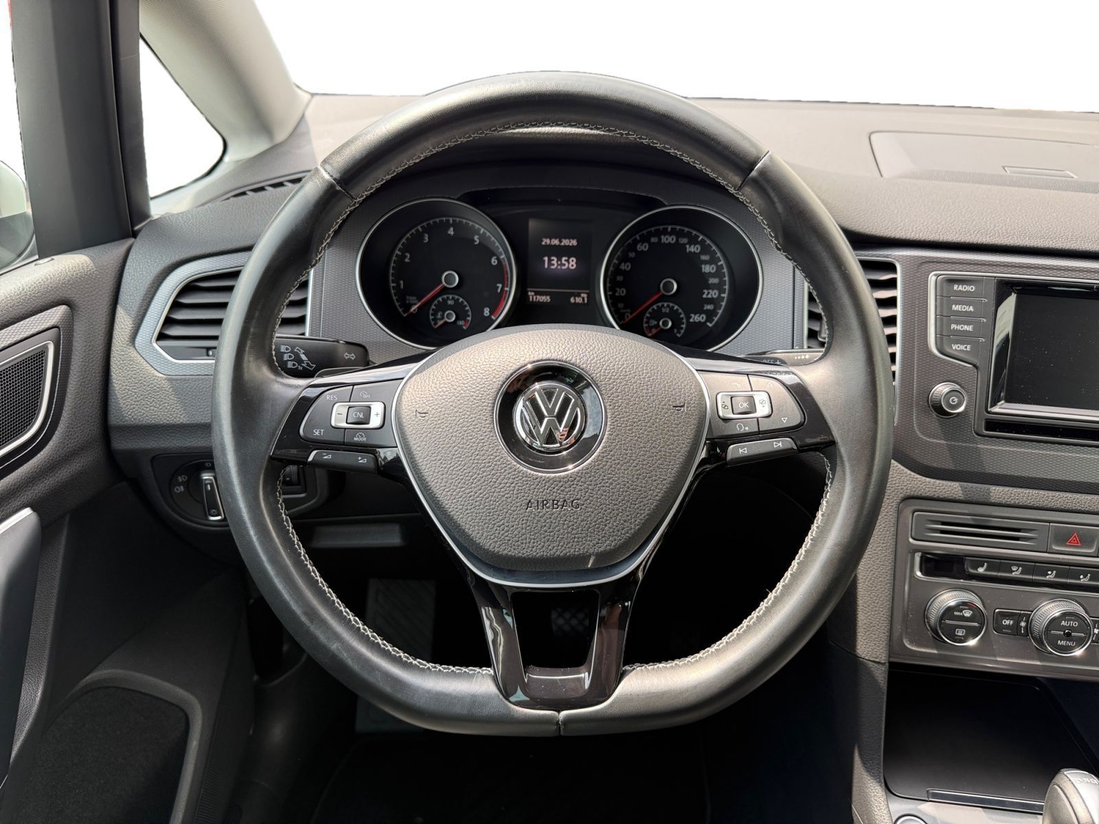 Fahrzeugabbildung Volkswagen Golf Sportsvan Golf VII Sportsvan 1.4 TSI BMT Lo