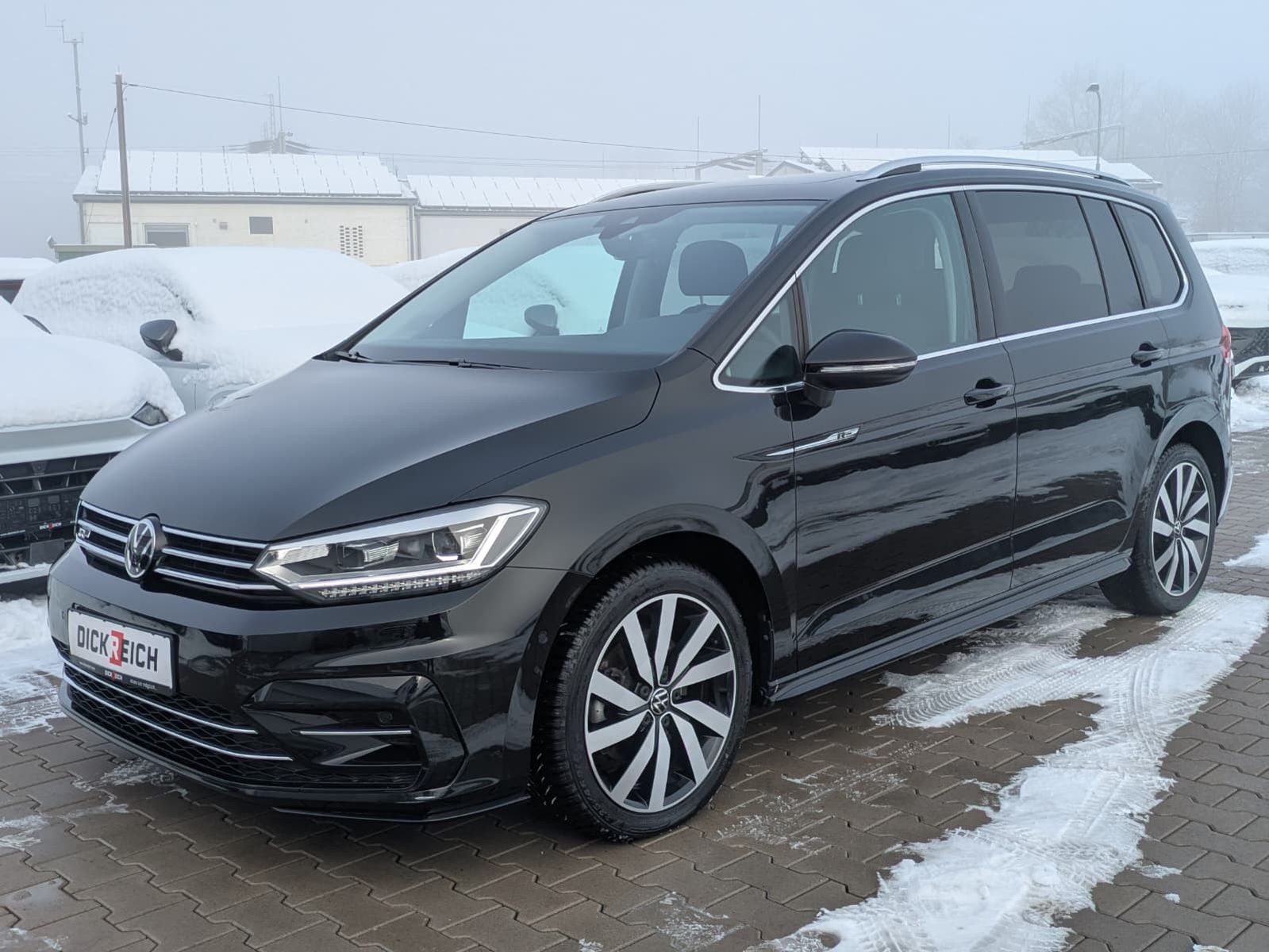 Fahrzeugabbildung Volkswagen Touran 2.0 DSG R-Line High. Pano 7-Si IQ.Dri AHK