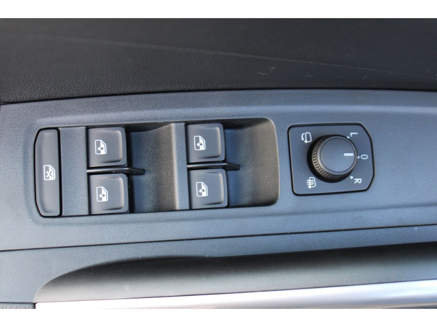 Fahrzeugabbildung SKODA Fabia Selection Drive Plus 1,0 TSI LED Full Link