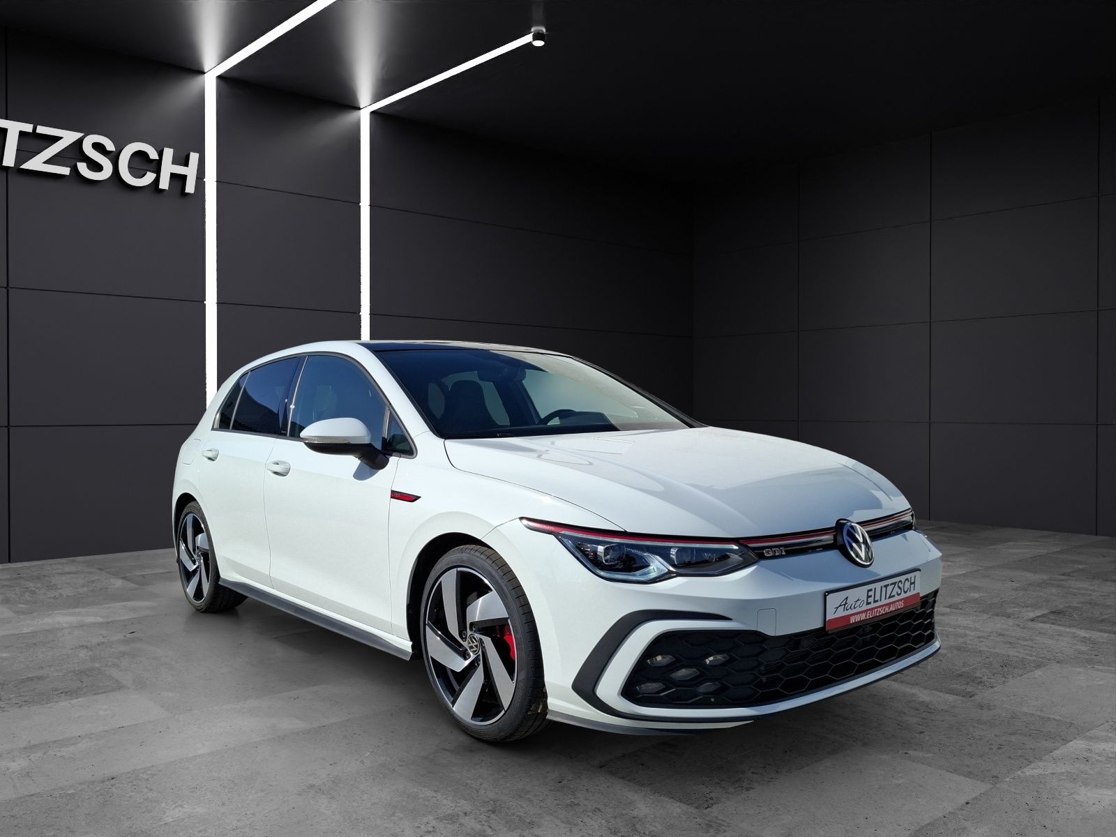 Fahrzeugabbildung Volkswagen Golf VIII GTI DSG Matrix AHK Navi Pano AID ACC R