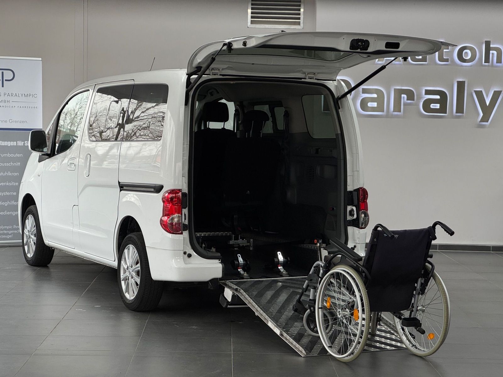 Nissan NV200 Evalia Behindertengerecht-Rampe 4