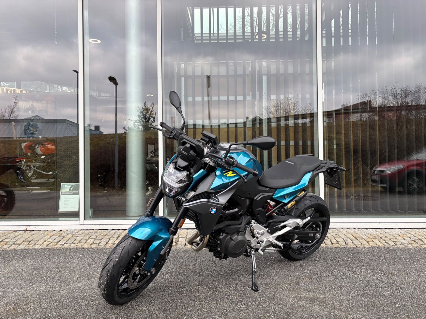 Fahrzeugabbildung BMW F 900 R 2 Pakete verfügbar ab 01.03.2025