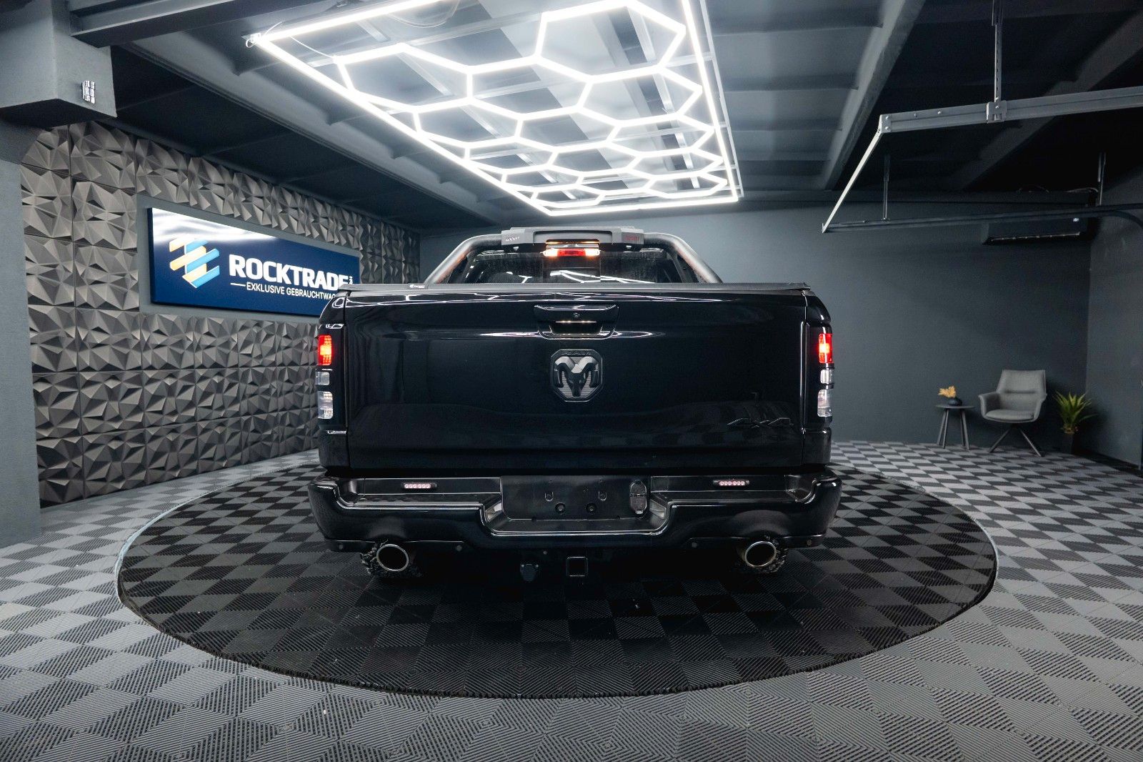 Fahrzeugabbildung Dodge RAM 5.7 V8 HEMI 4x4 OFFROAD Night Limited 19%