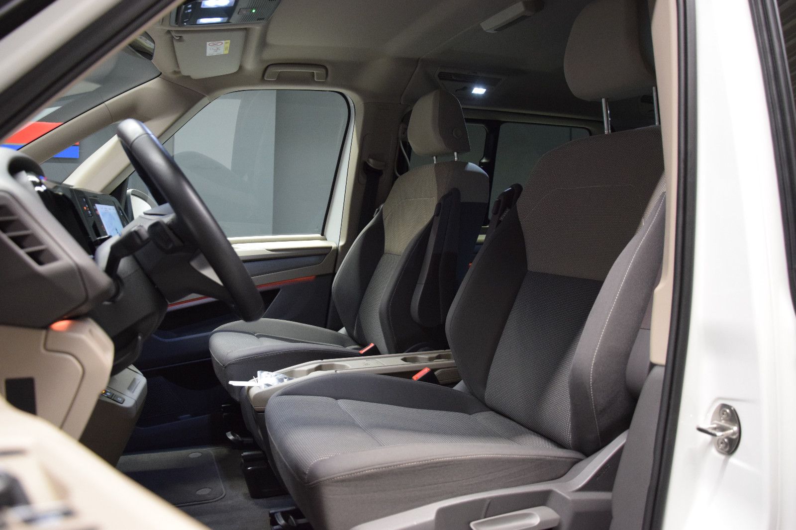 Fahrzeugabbildung Volkswagen T7 Multivan Edition lang Matrix AHK Standheiz