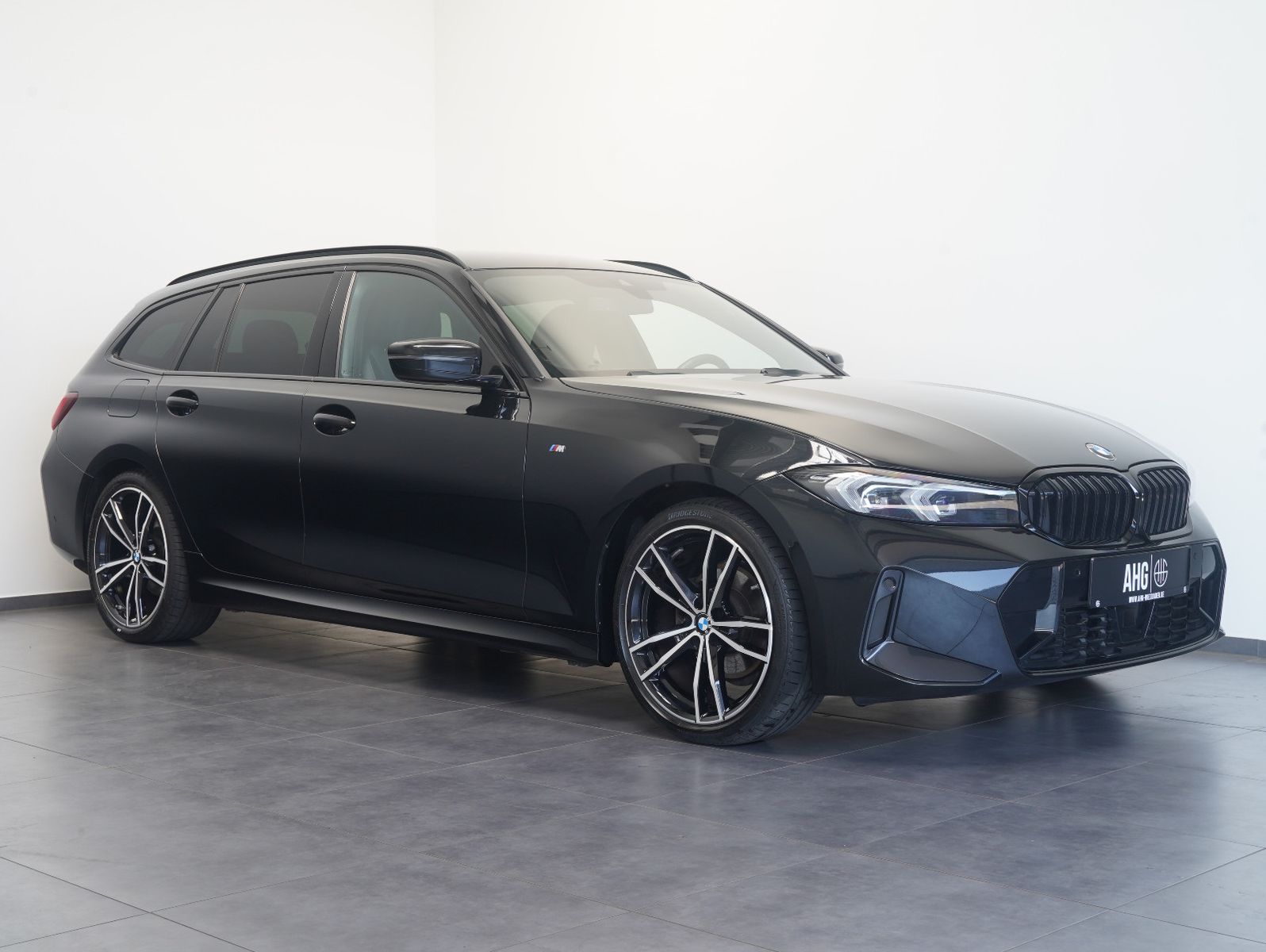 Fahrzeugabbildung BMW 320 d xDrive Touring  M Sport STANDHZG/AHK/19"