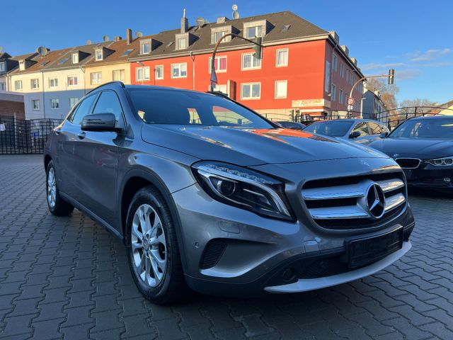 Mercedes-Benz GLA 200 Style*Navi*AHK*Bi-Xenon*SHZ*PDC*Tempomat