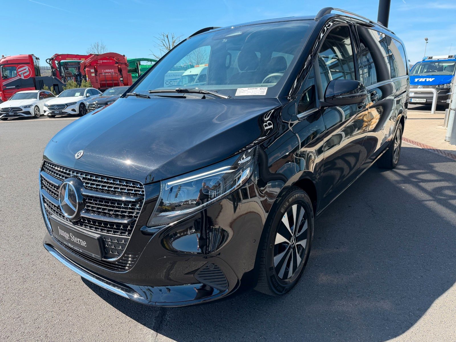 Fahrzeugabbildung Mercedes-Benz V 300 d 4MATIC AVA Extral AHK DISTRONIC Standh