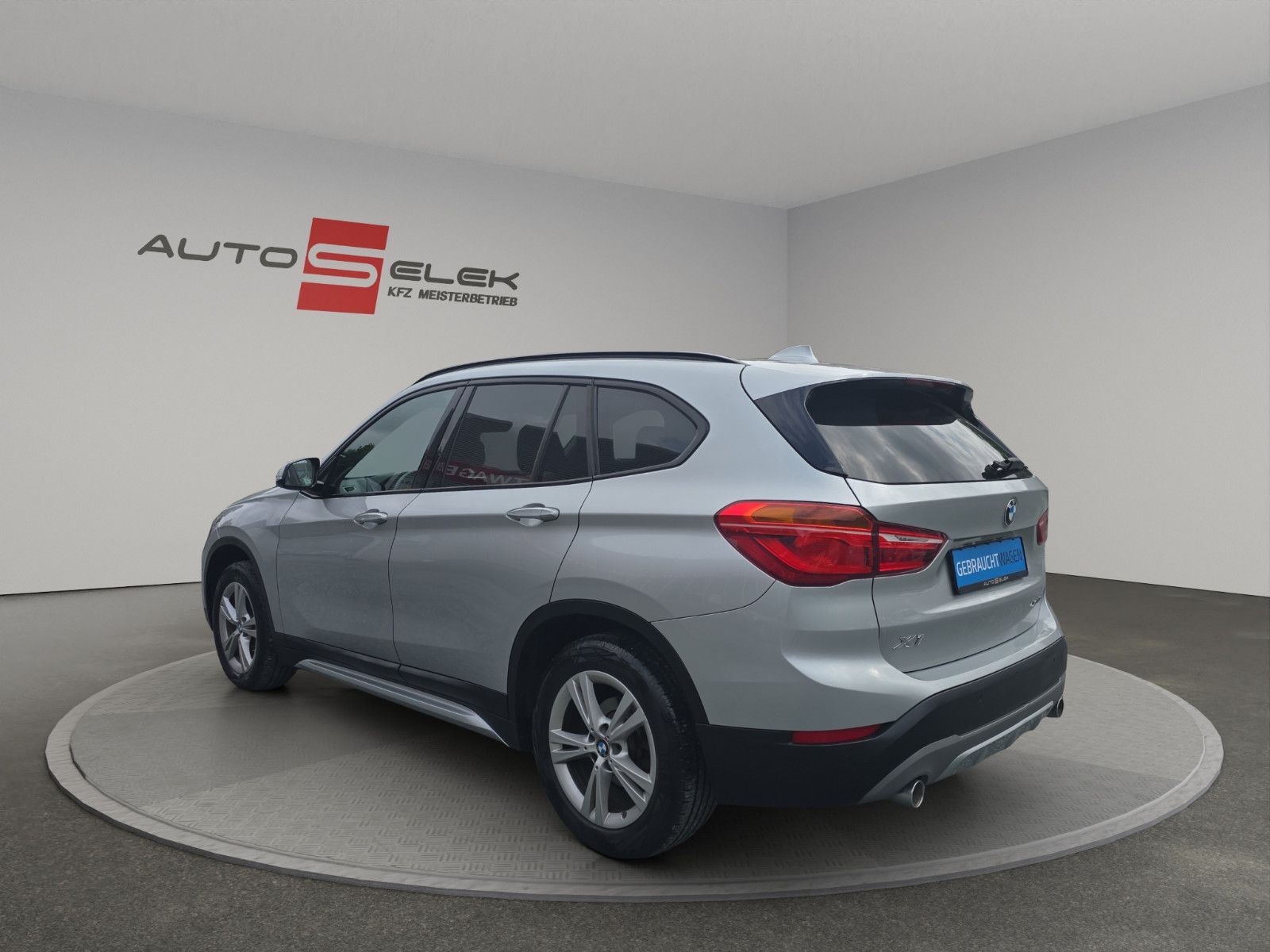 Fahrzeugabbildung BMW X1 xDrive 18 d Sport Line Advantage Parkassiste