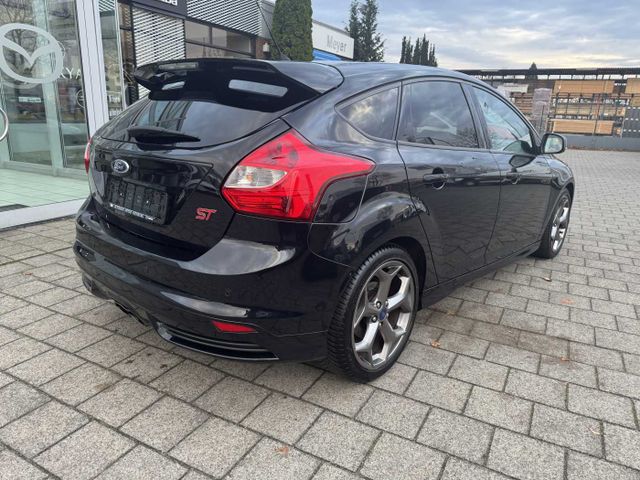 Ford Focus 2.0 EcoBoost ST NaviKlimaLMF
