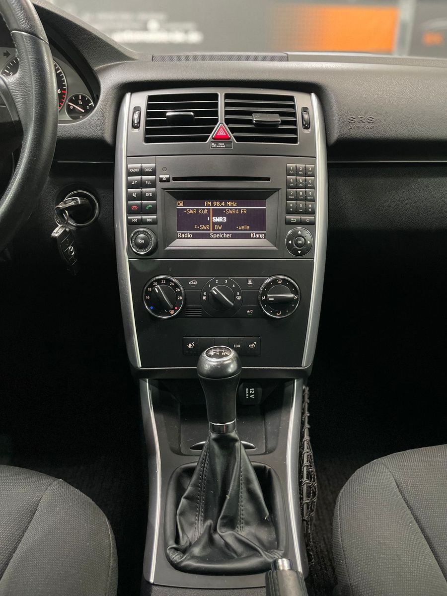 Fahrzeugabbildung Mercedes-Benz B 180 i #SHZ