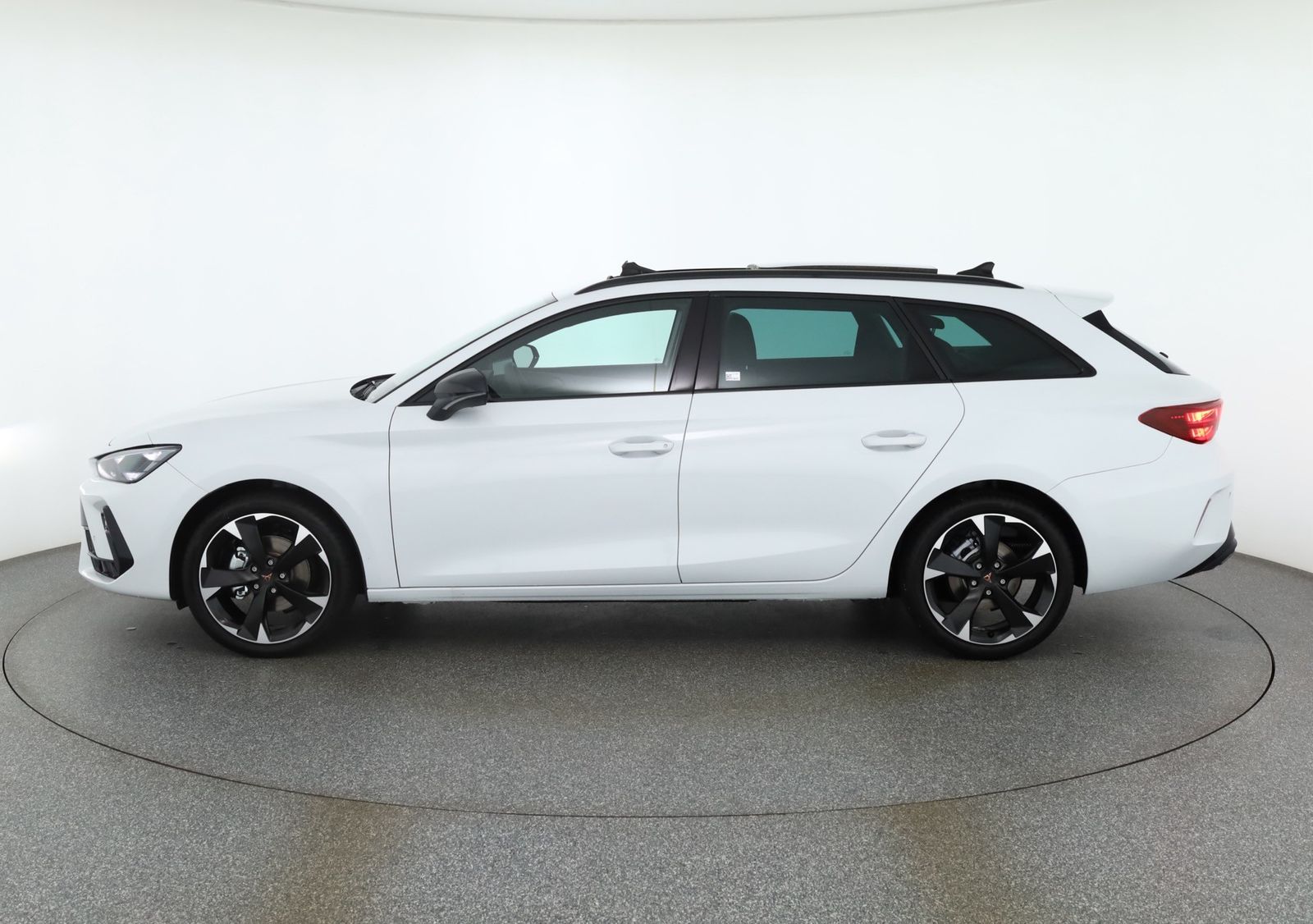 Cupra Leon ST 1.5eTSI DSG LED ACC Pano AHK imagem 2