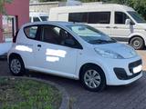 Peugeot 107 Access / 1 Hand / - Peugeot 107 aus 2013