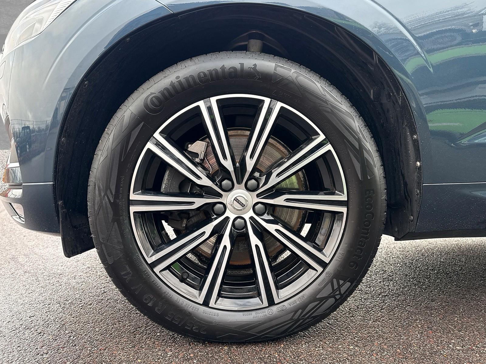 Volvo XC60 B4 Mild-Hybrid AWD Inscription AHK ACC BLIS