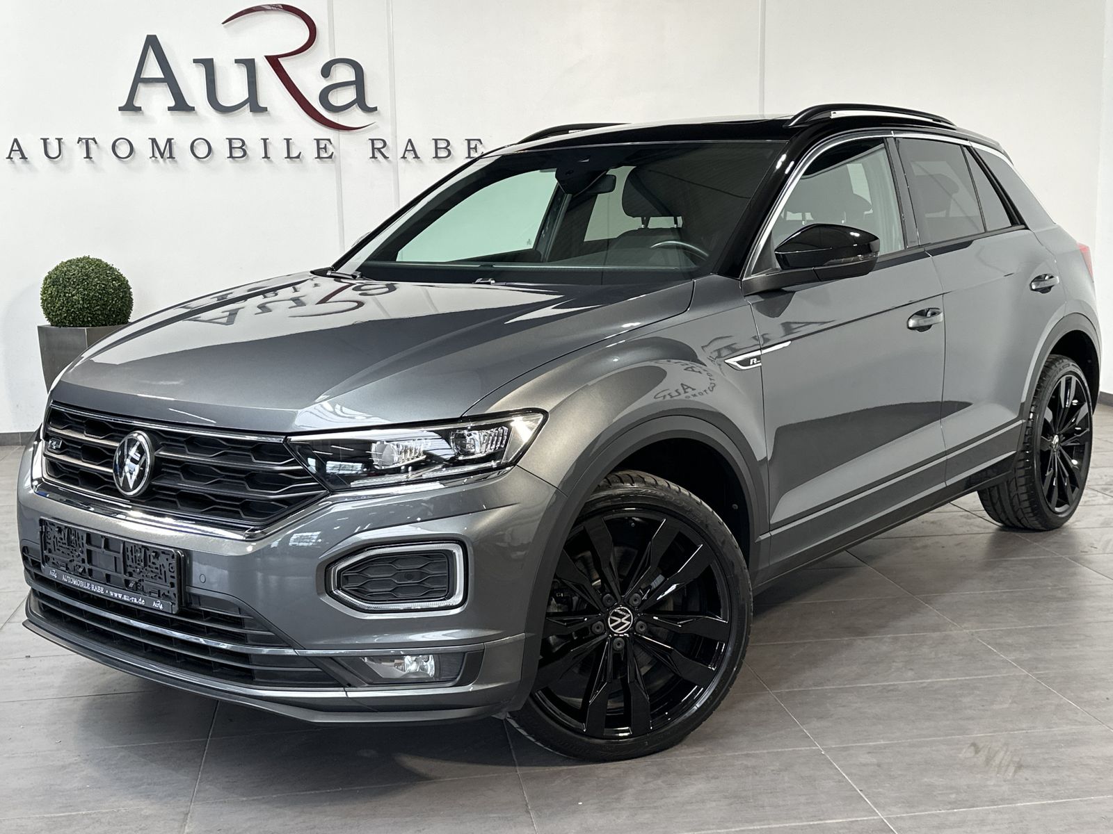 Fahrzeugabbildung Volkswagen T-Roc 1.5 TSI DSG R-Line NAV+LED+ACC+KAMERA+PANO
