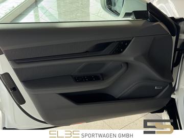 صورة 9 لـ 2020 Porsche TAYCAN