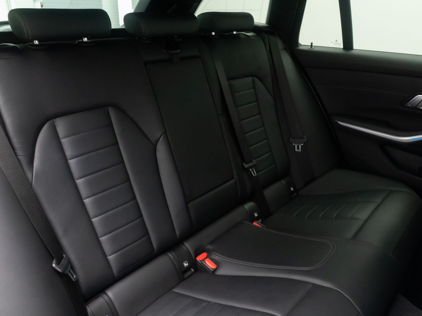 Fahrzeugabbildung BMW 330e M Sport DAB HiFi Komfort Individual 18Zoll