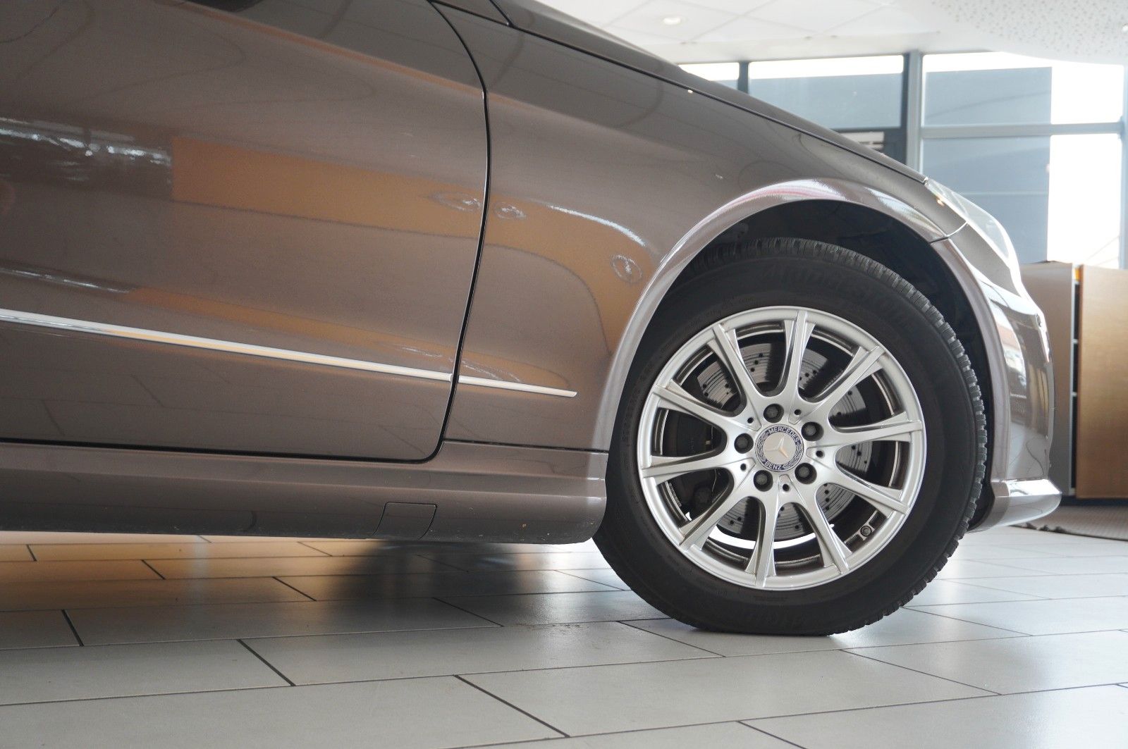Fahrzeugabbildung Mercedes-Benz E 200 COUPE AVAMTGRADE NAVI/SHZ/SPORT/PDC/TEMP.