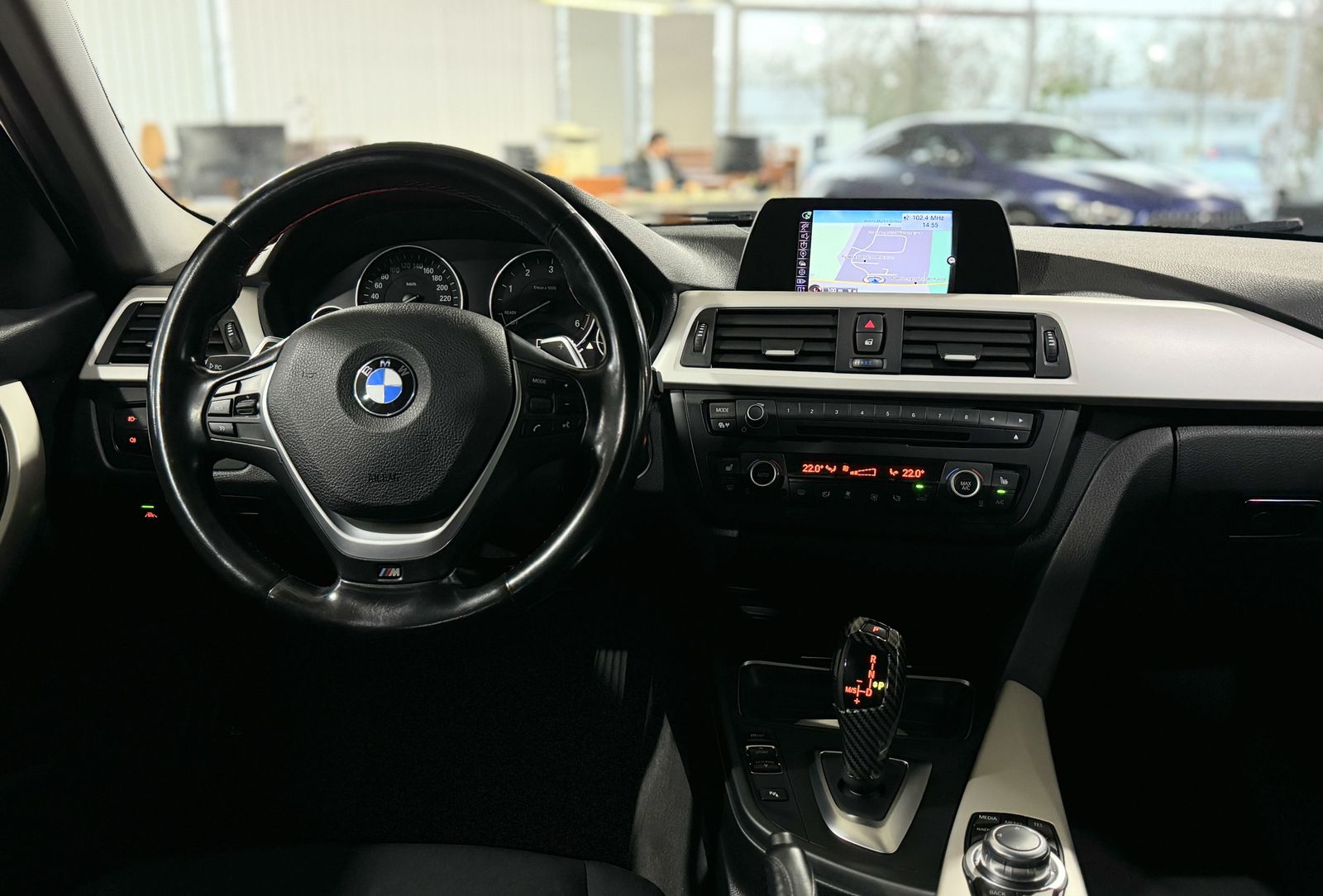 Fahrzeugabbildung BMW 330d  xD HUD PDC Xenon AHK Stop&Go Navi