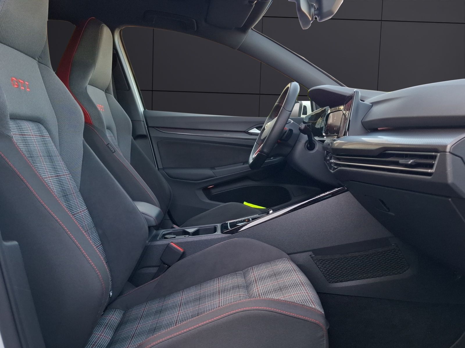 Fahrzeugabbildung Volkswagen Golf VIII GTI DSG Matrix AHK Navi Pano AID ACC R