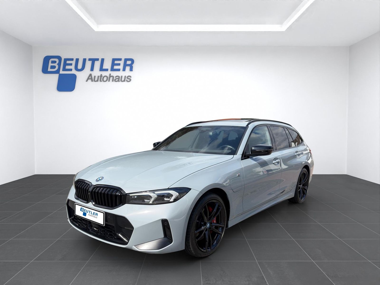 BMW Touring 330e M Sport PRO 19" HUD eAHK Pano