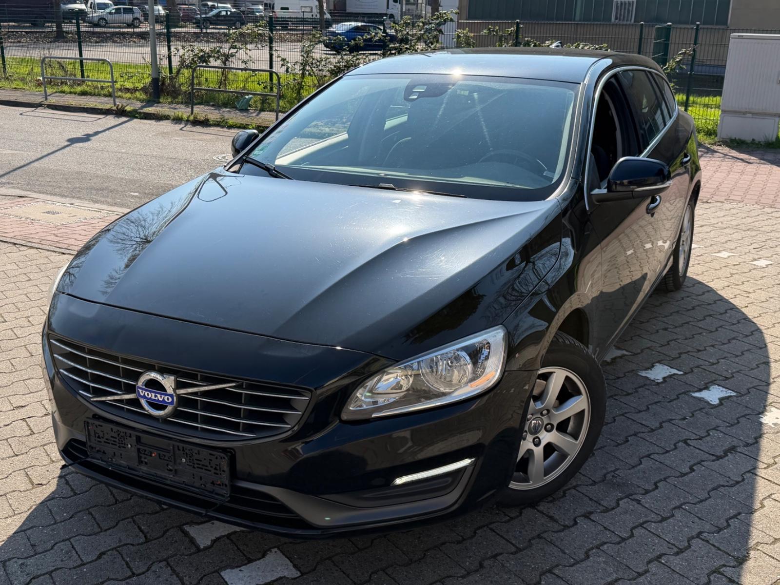 Volvo V60 D3  Kombi Momentum 5 Zylinder
